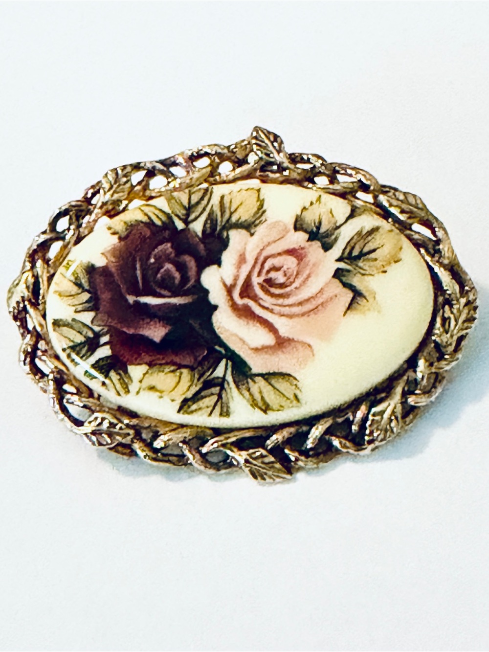 1928 Gold Tone Oval Brooch